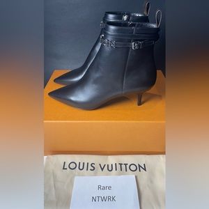Louis Vuitton Call Back Ankle Boots size 38 (US 8) black heel